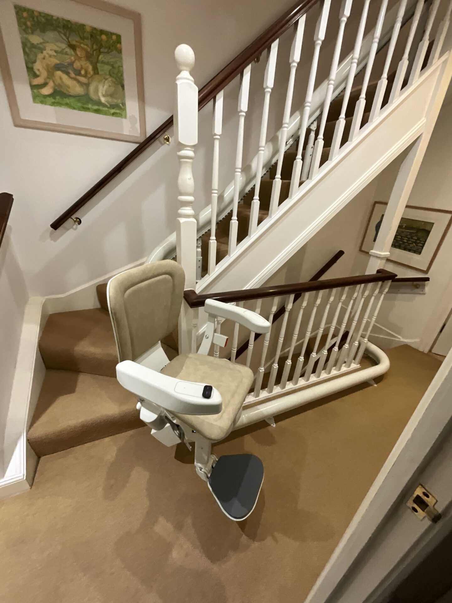 Multi-Level Curved Stairlift Case Study Ergo Ultimate blog post image showing stairlift on middle landing during travel